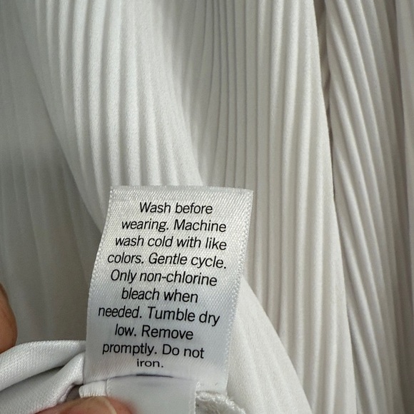 Nine West White Pleated Top with Keyhole Back - Picture 5 of 6